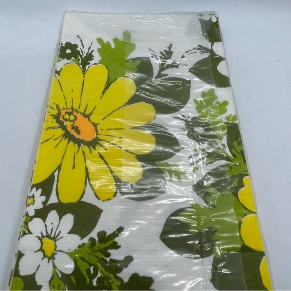Vintage Paper Tablecloth 70's Yellow Daisy Flowers60 x 102 Inch & 14 coasters. - Picture 7 of 8